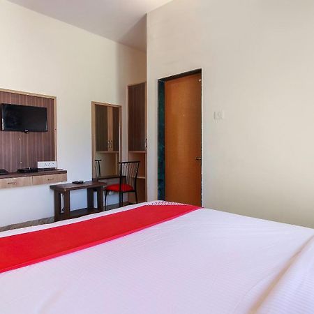 Oyo Hotel Kandil Jogeshwari Екстер'єр фото